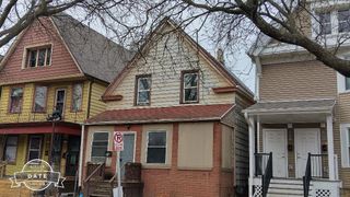 2037 N 40th STREET, Milwaukee, WI 53208