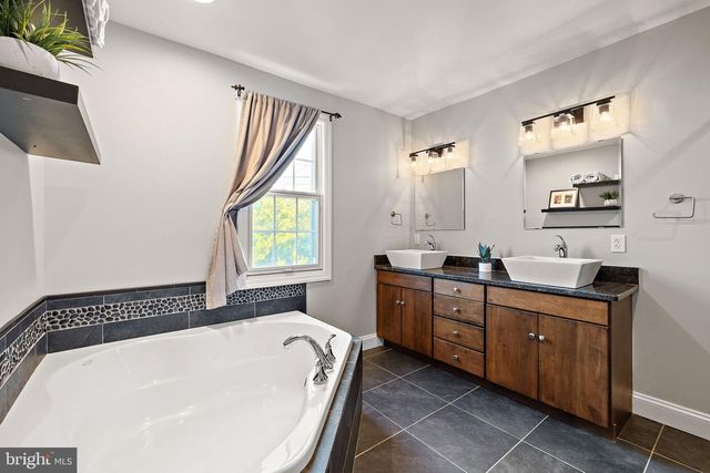 807 PRINCETON RD, Wilmington, DE 19807