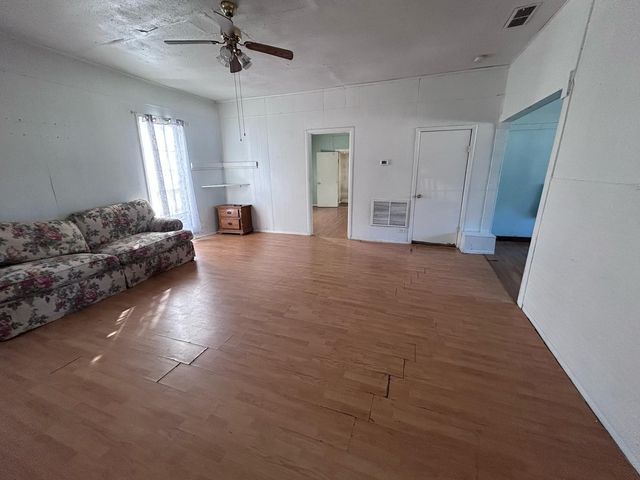 1032 S Montgomery Street, Sherman, TX 75090