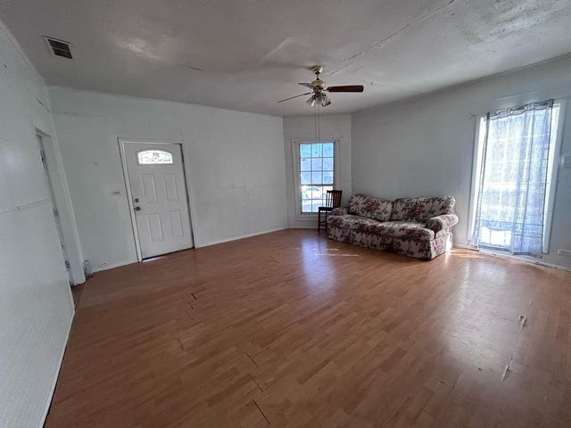 1032 S Montgomery Street, Sherman, TX 75090