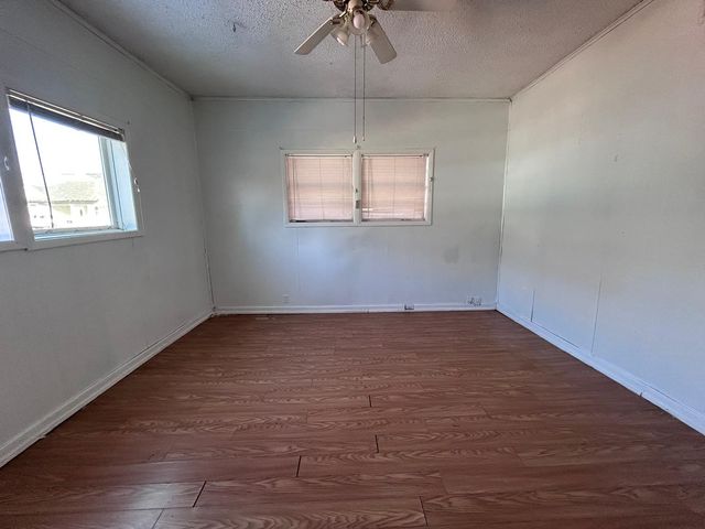 1032 S Montgomery Street, Sherman, TX 75090