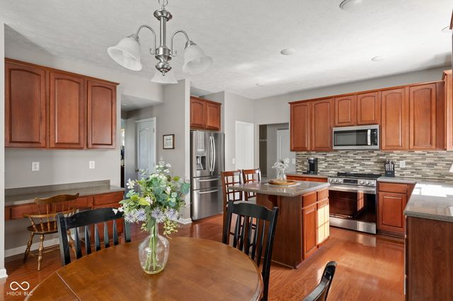 4289 Honeysuckle Lane, Zionsville, IN 46077