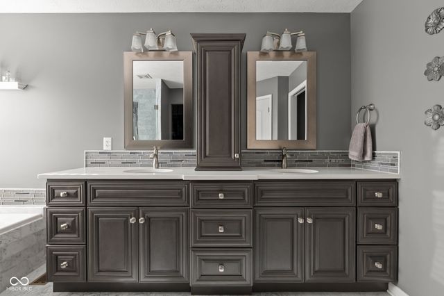 4289 Honeysuckle Lane, Zionsville, IN 46077