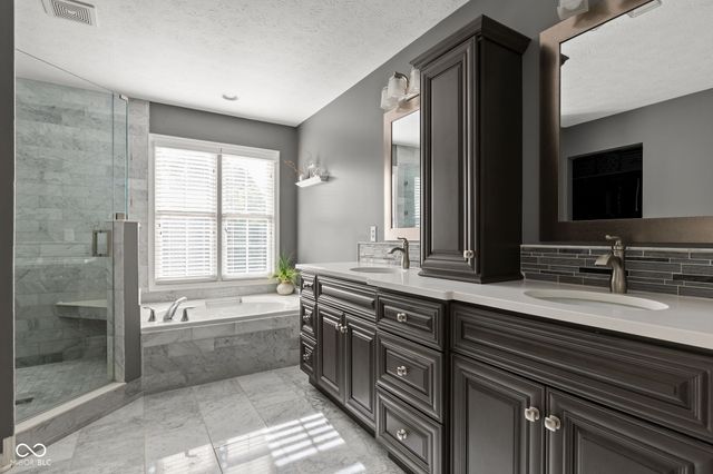 4289 Honeysuckle Lane, Zionsville, IN 46077