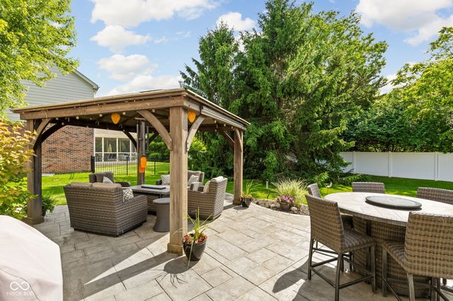 4289 Honeysuckle Lane, Zionsville, IN 46077