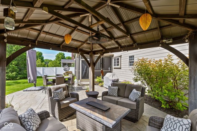 4289 Honeysuckle Lane, Zionsville, IN 46077