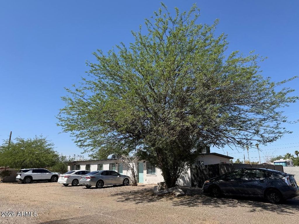 1215 E MISSION Lane, Phoenix, AZ 85020