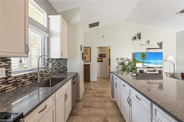 5560 Longleaf DR, North Fort Myers, FL 33917