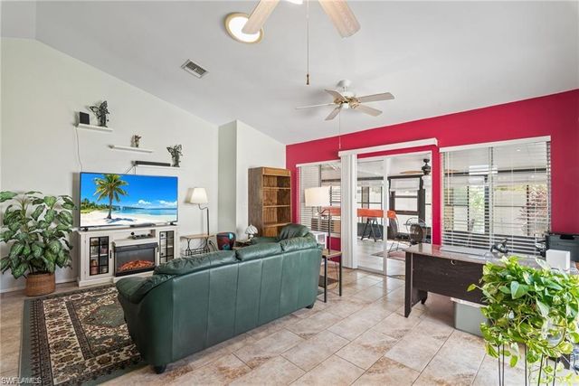 5560 Longleaf DR, North Fort Myers, FL 33917