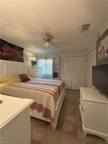 5560 Longleaf DR, North Fort Myers, FL 33917