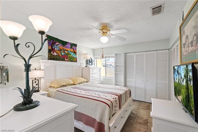 5560 Longleaf DR, North Fort Myers, FL 33917