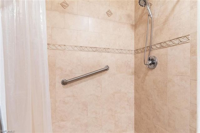 5560 Longleaf DR, North Fort Myers, FL 33917