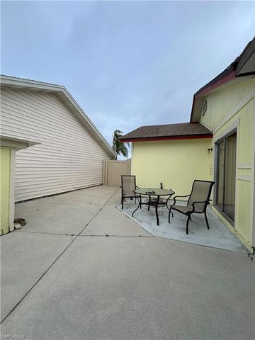 5560 Longleaf DR, North Fort Myers, FL 33917