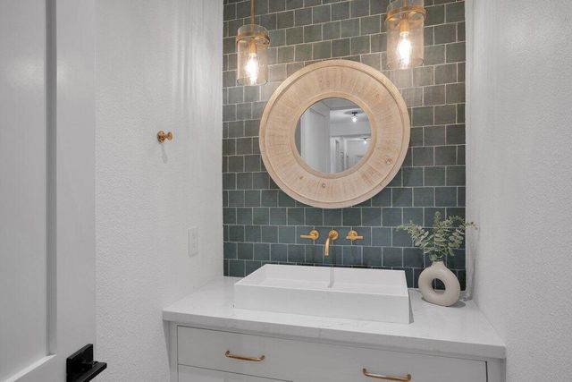 710 Hawk Hill Trail, Palm Desert, CA 92211