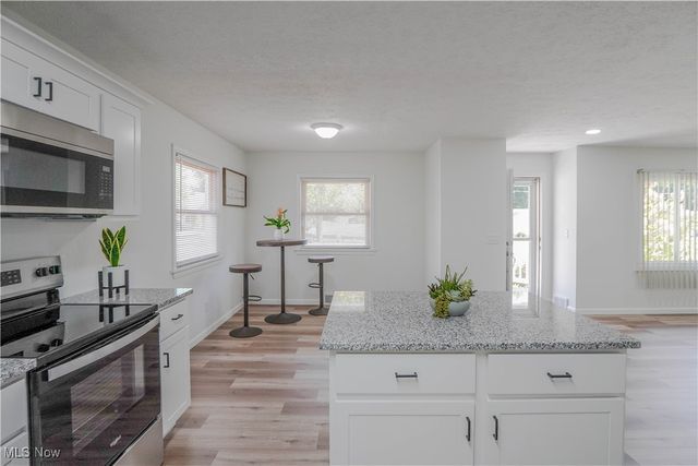 1548 Sunside Drive, Akron, OH 44321