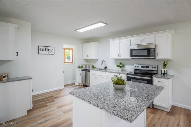 1548 Sunside Drive, Akron, OH 44321