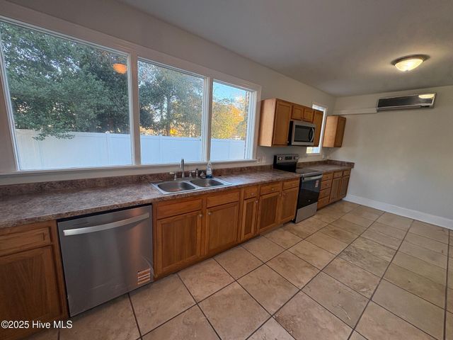 1914 Trent Boulevard, New Bern, NC 28560