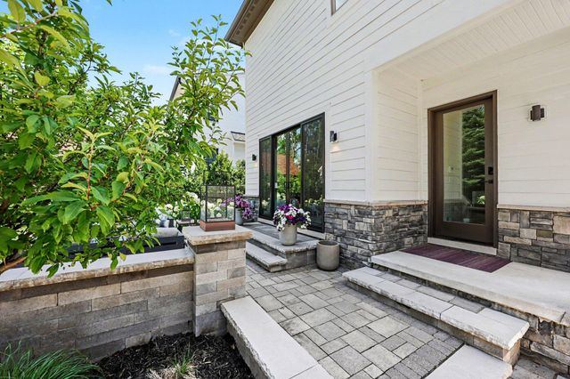 484 Park Street, Birmingham, MI 48009