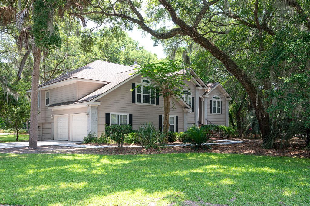 Image 2 of property listing at 3023 Maritime Forest Drive, Johns Island, SC 29455