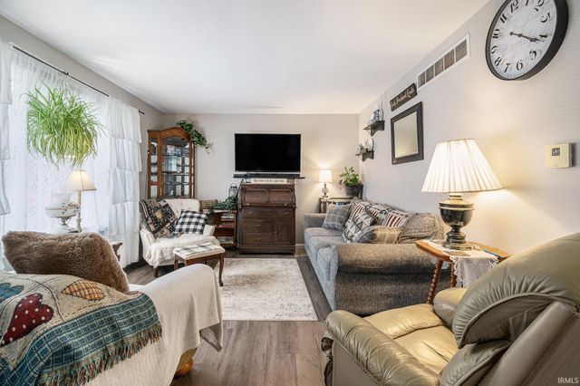 203 Southern Cross Drive, Middlebury, IN 46540