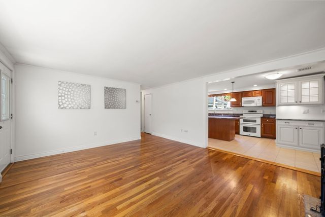 4 Carson Rd, Woburn, MA 01801