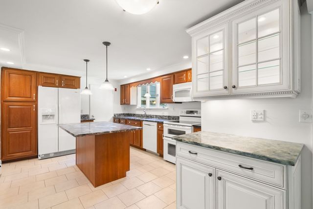 4 Carson Rd, Woburn, MA 01801