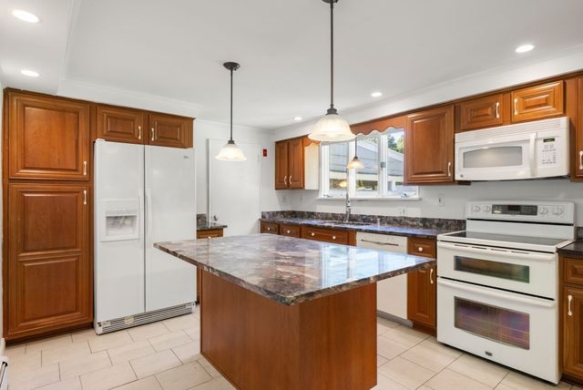 4 Carson Rd, Woburn, MA 01801
