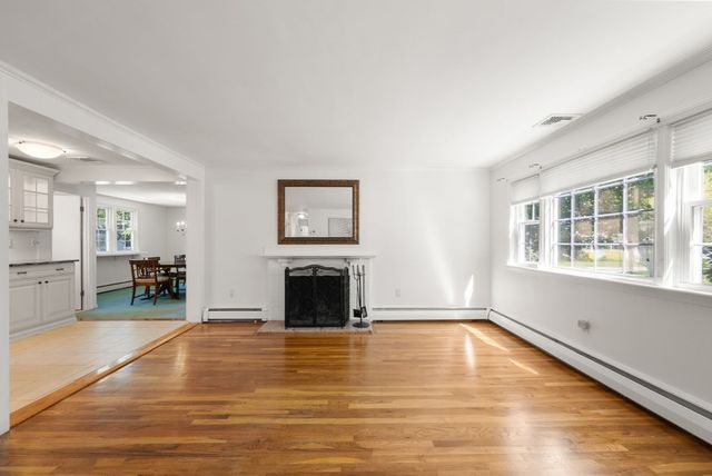 4 Carson Rd, Woburn, MA 01801