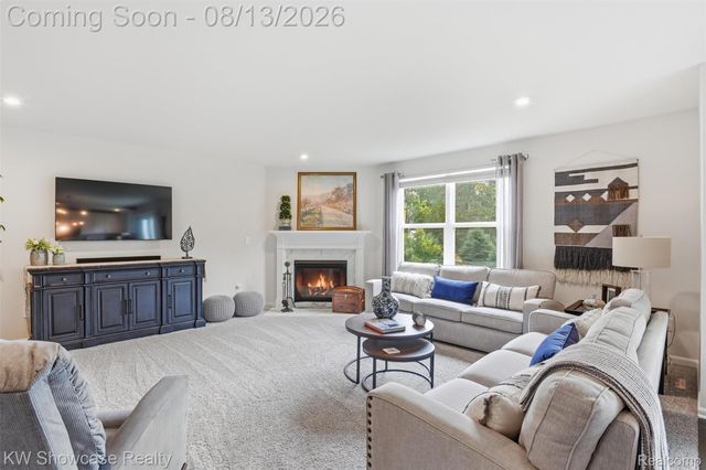 1592 Beachwood Drive, Walled Lake, MI 48390