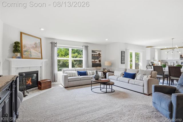 1592 Beachwood Drive, Walled Lake, MI 48390