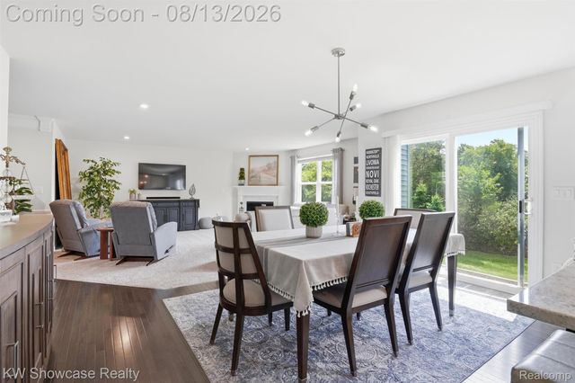 1592 Beachwood Drive, Walled Lake, MI 48390