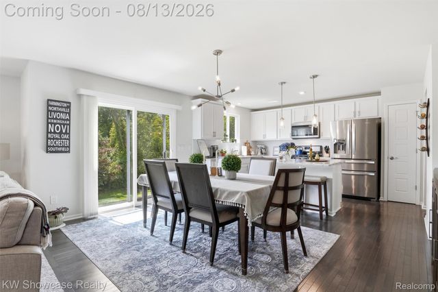 1592 Beachwood Drive, Walled Lake, MI 48390