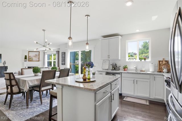 1592 Beachwood Drive, Walled Lake, MI 48390