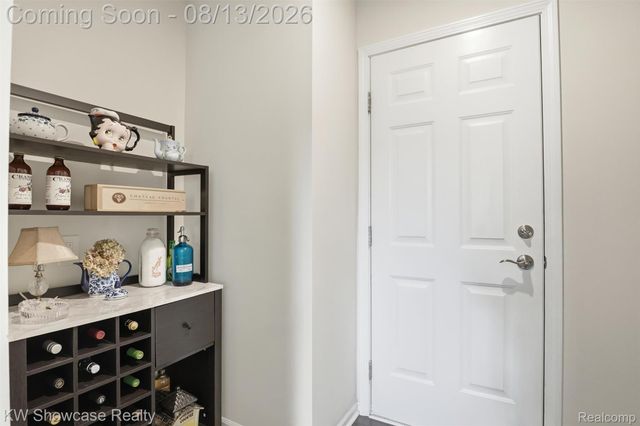 1592 Beachwood Drive, Walled Lake, MI 48390