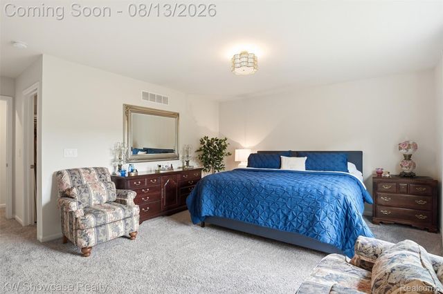 1592 Beachwood Drive, Walled Lake, MI 48390