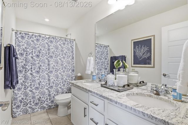 1592 Beachwood Drive, Walled Lake, MI 48390
