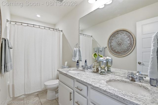 1592 Beachwood Drive, Walled Lake, MI 48390
