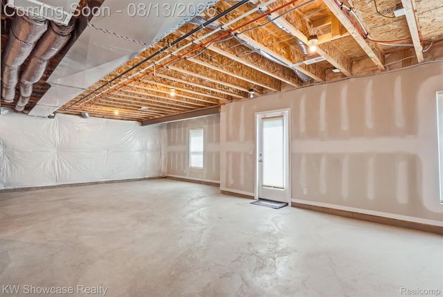 1592 Beachwood Drive, Walled Lake, MI 48390