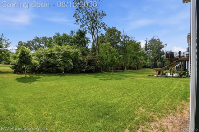 1592 Beachwood Drive, Walled Lake, MI 48390