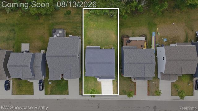 1592 Beachwood Drive, Walled Lake, MI 48390