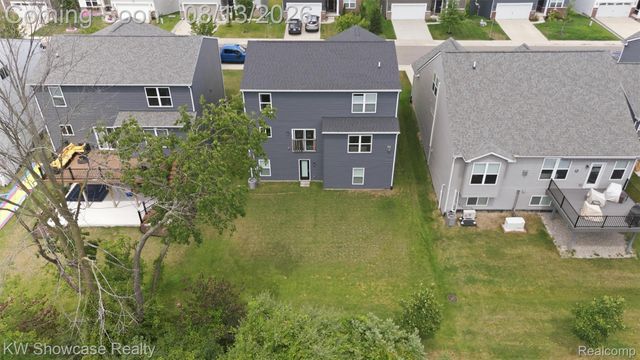 1592 Beachwood Drive, Walled Lake, MI 48390