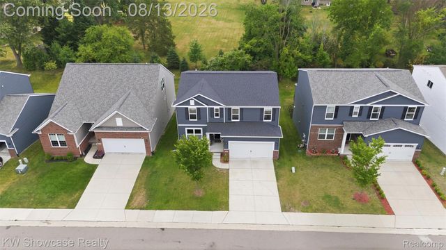 1592 Beachwood Drive, Walled Lake, MI 48390