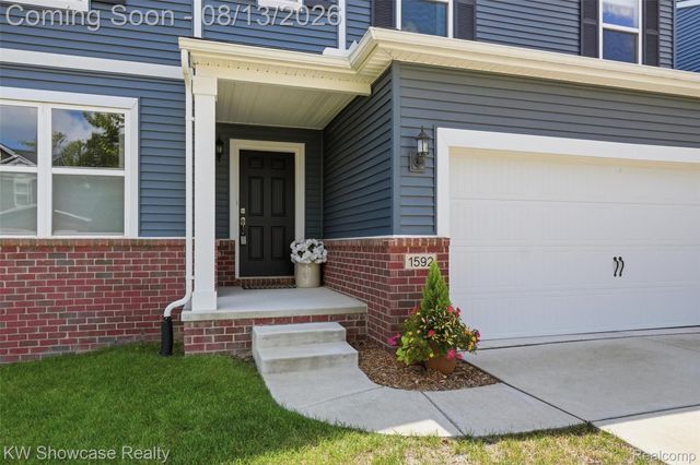 1592 Beachwood Drive, Walled Lake, MI 48390