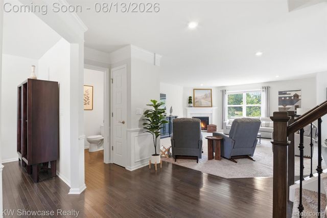 1592 Beachwood Drive, Walled Lake, MI 48390