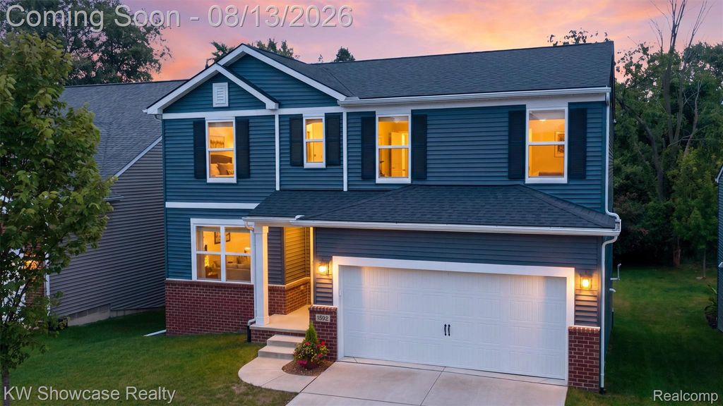 1592 Beachwood Drive, Walled Lake, MI 48390