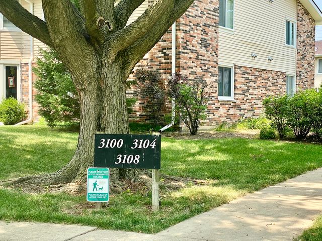 3108 ROBERTS Drive 6, Woodridge, IL 60517