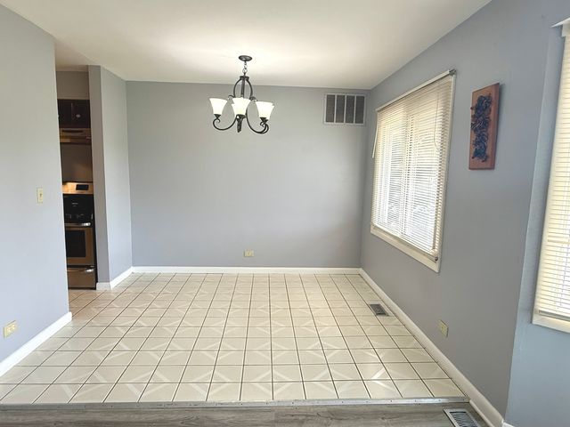 3108 ROBERTS Drive 6, Woodridge, IL 60517