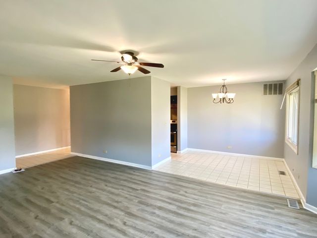 3108 ROBERTS Drive 6, Woodridge, IL 60517