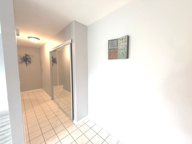 3108 ROBERTS Drive 6, Woodridge, IL 60517