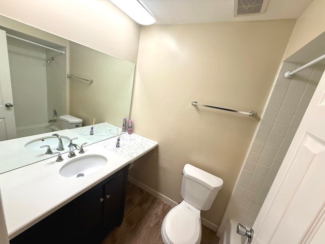 3108 ROBERTS Drive 6, Woodridge, IL 60517